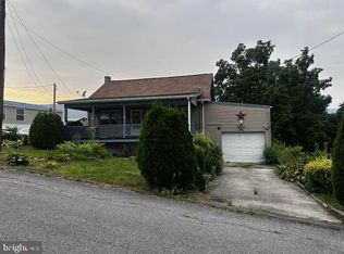 303 16th St, Saxton, PA 16678