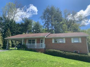 1904 Lindale Dr, Blacksburg, VA 24060
