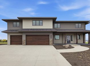 6490 Selkirk Dr S, Fargo, ND 58104