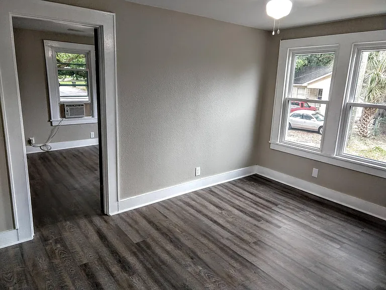 205 N M St — Photo 5