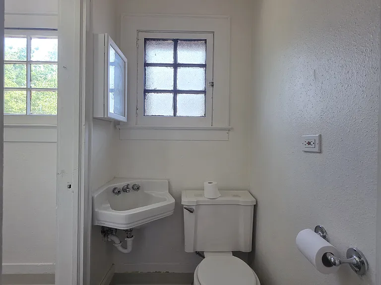 950 Capitol St NE — Photo 20