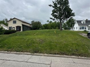 261 28th Ave SW, Cedar Rapids, IA 52404