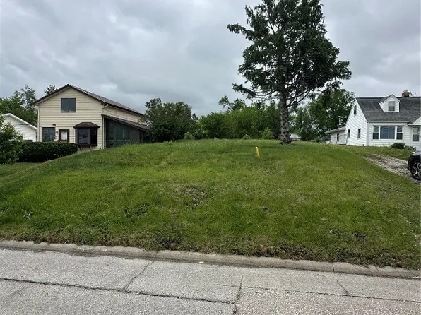 261 28th Ave SW, Cedar Rapids, IA 52404