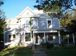 216 S 8th St, Independence, KS 67301