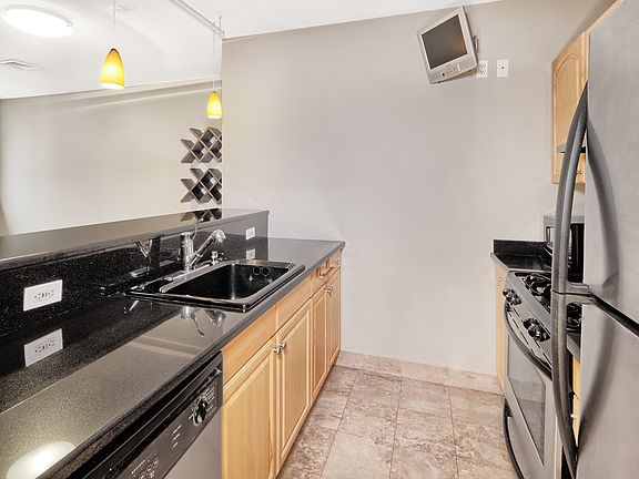 5th image of 522 Gregory Ave APT B410