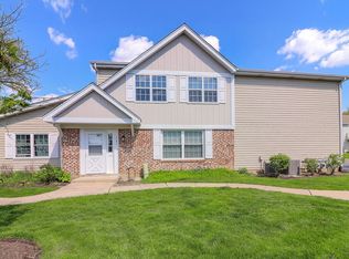 1482 Timber Trl #B, Wheaton, IL 60189