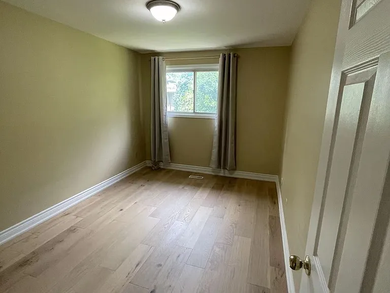 280 McNicoll Ave #UPPER — Photo 12