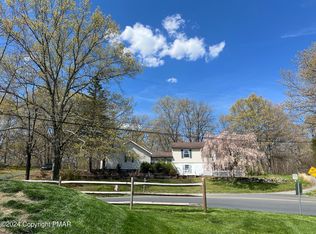 167 Municipal Dr, Bushkill, PA 18324