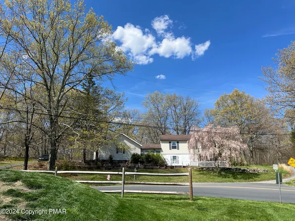 167 Municipal Dr, Bushkill, PA 18324