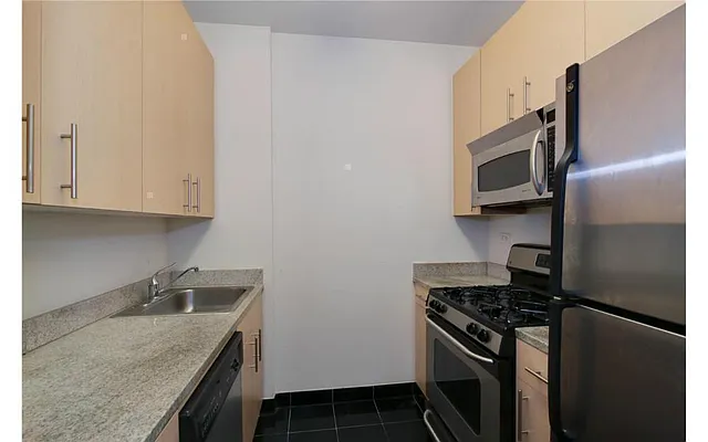 Rented by Voro, LLC | media 12