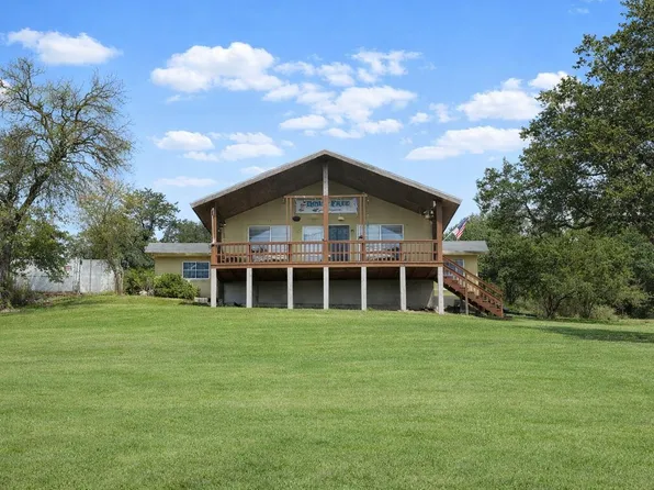 1800 Charter Oak Dr, Canyon Lake, TX 78133