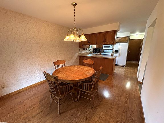 5th image of 48150 Virginia Ct
