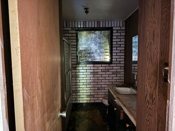 3rd image of 2175 Kauhikoa Rd