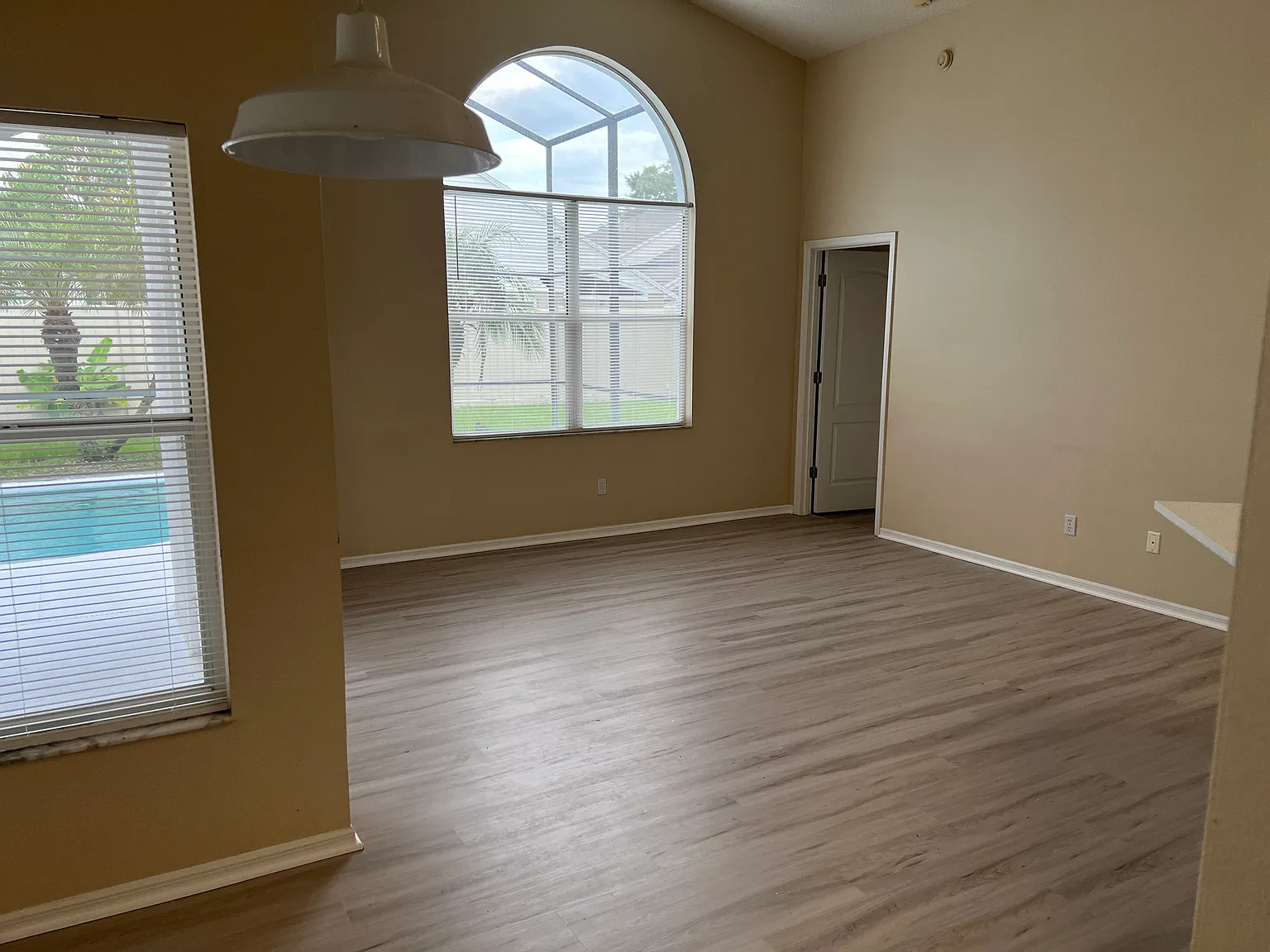 3 bed, 1719 sqft, $3,100 — Photo 3