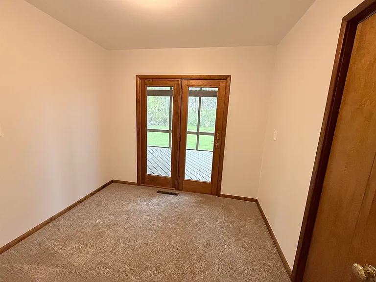2350 N Eastman Rd — Photo 6