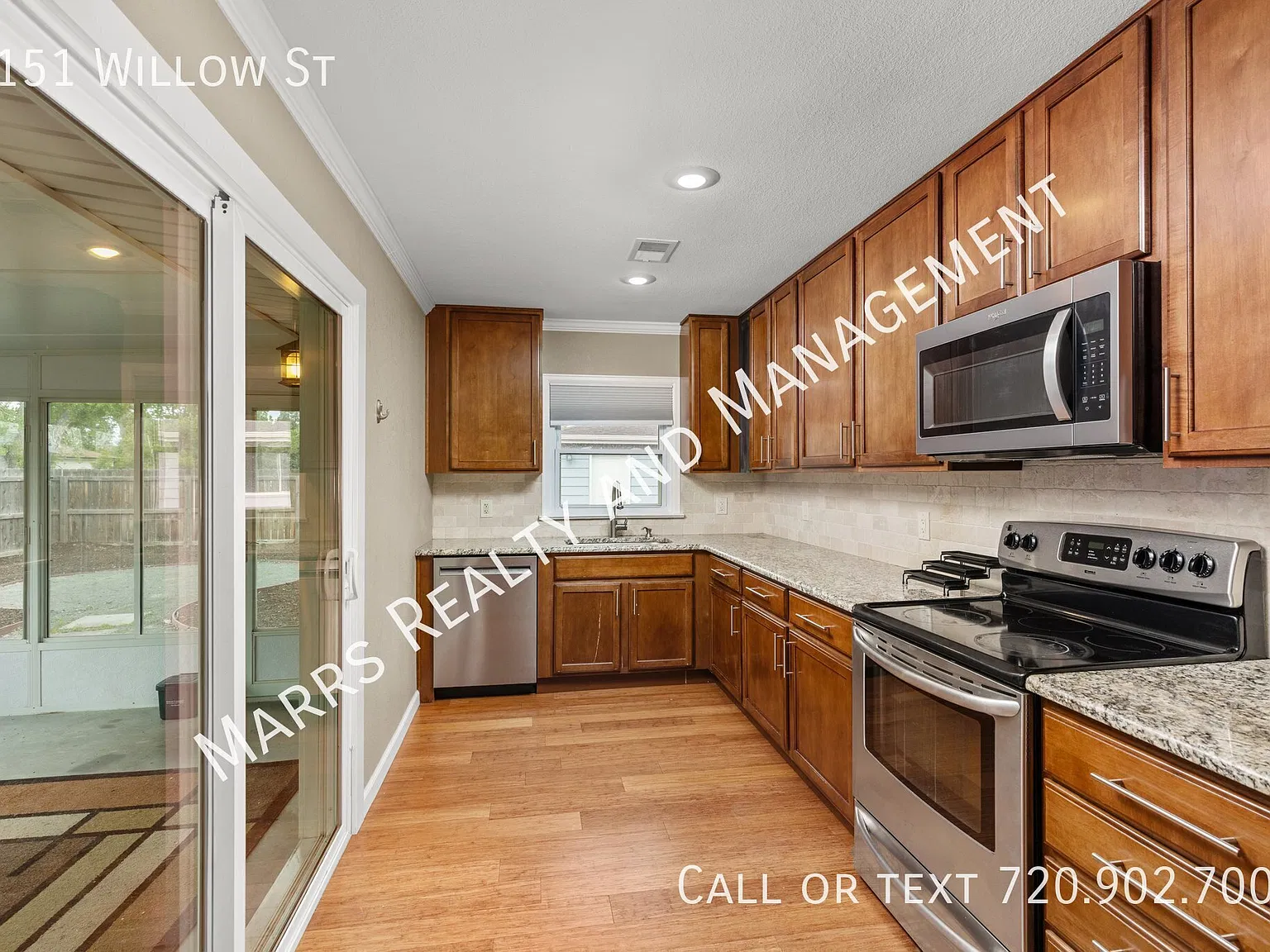 3 Bedroom 1 Bath Updated Lowry Bungalow — Photo 4