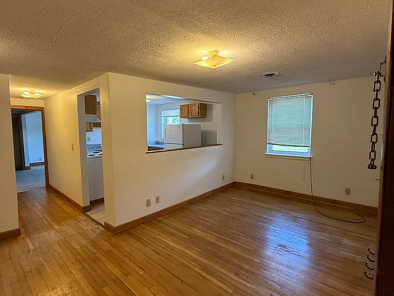 874 Fairmont Rd — Photo 2
