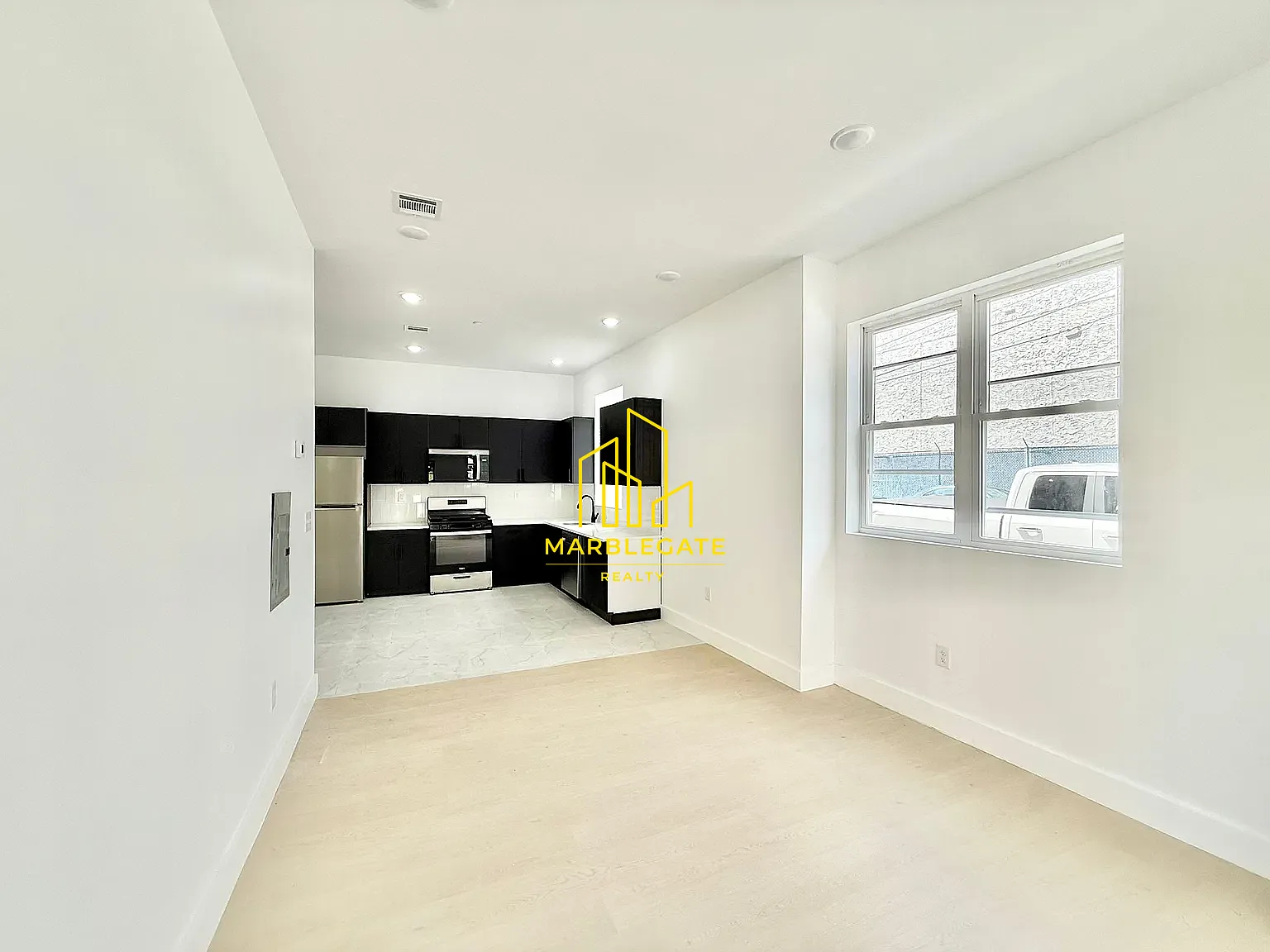 1 bed, 650 sqft, $1,900 — Photo 2