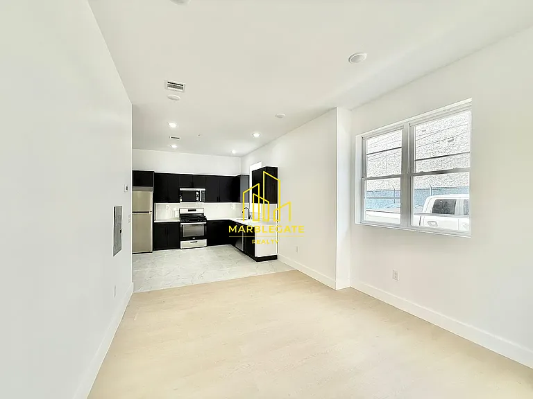98 Clinton Ave #1011A — Photo 2