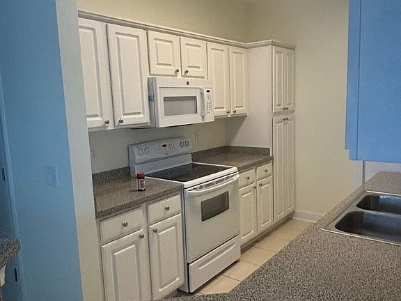 2nd image of 114 Fountain Point Ln Unit 304