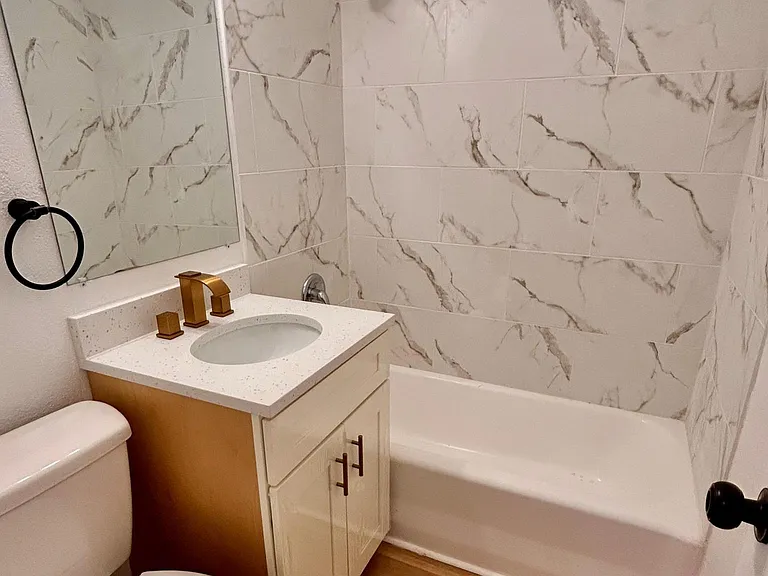 10715 Ewing Dr — Photo 4