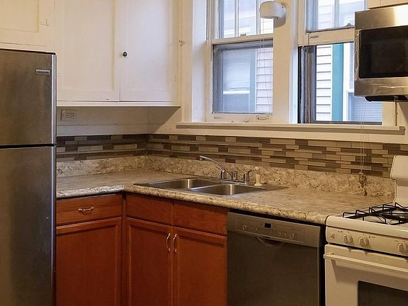 4th image of 2125 W Leland Ave APT 2