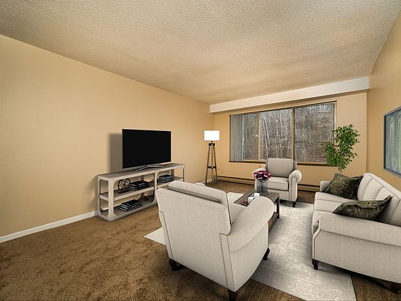 3rd image of 723 Kenwood Ave #203