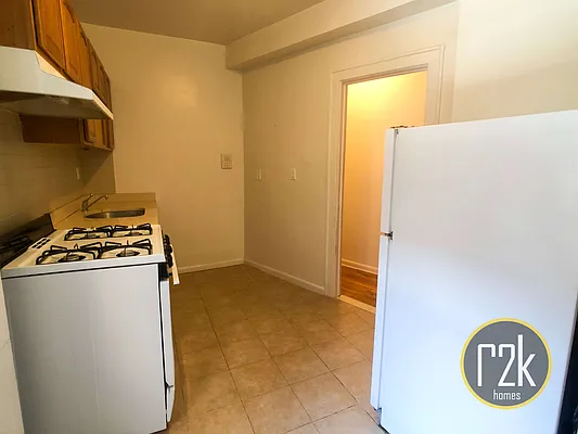 Rented by Realty 2000 Corp | media 18