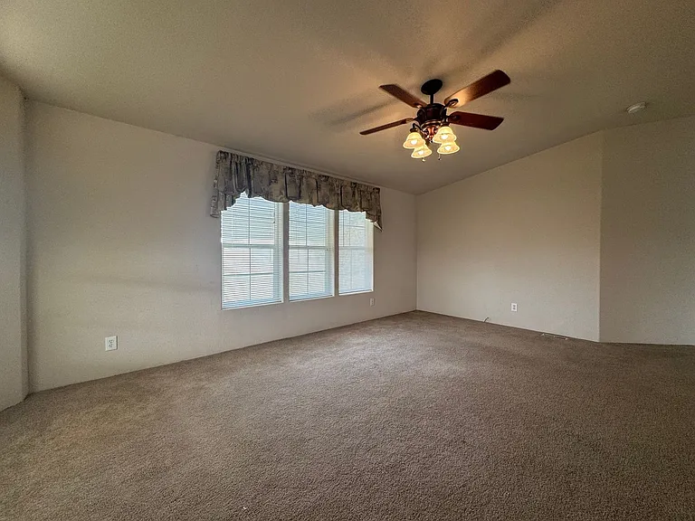 10044 S Kent Rd — Photo 4