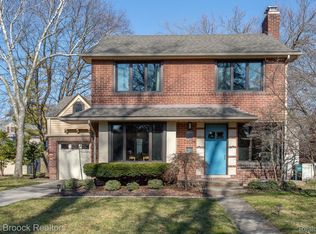 26024 Dundee Rd, Huntington Woods, MI 48070