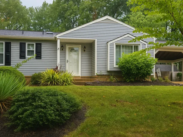 8905 Bluffwood Ln, Fort Washington, MD 20744