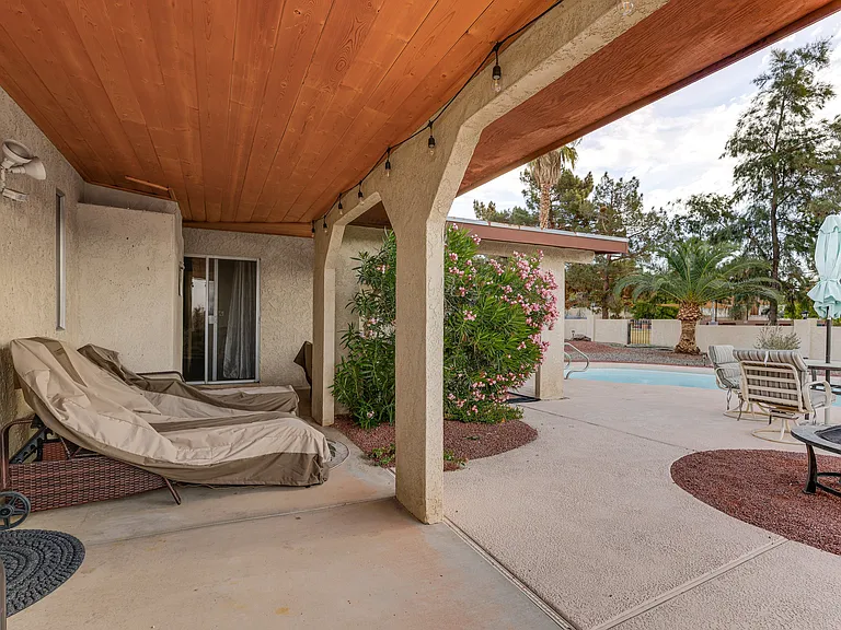 2400 Baron Dr — Photo 5