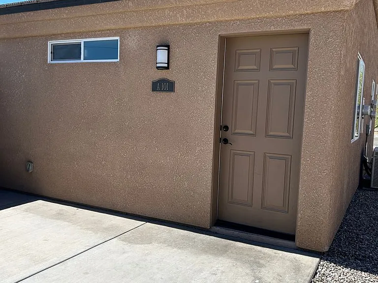 2109 Injo Dr — Photo 2