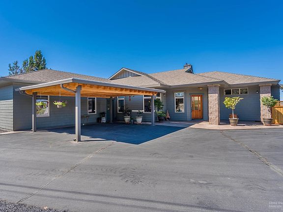 3000+ sq ft one level  built by master builder as his personal home putting his 40+ years experience to create a masterpiece of quality and Frank Lloyd Wright inspired design .