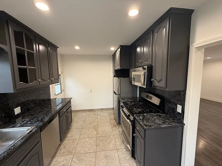 6506 Teesdale Ave — Photo 10