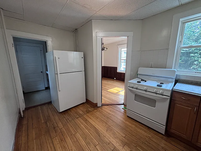 376 McGrath Hwy — Photo 14