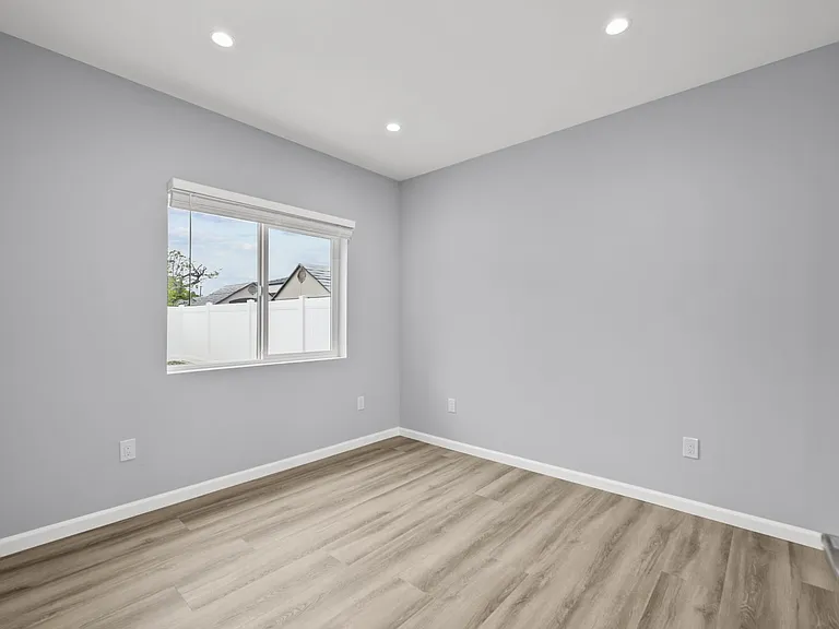 15836 Eccles St — Photo 14