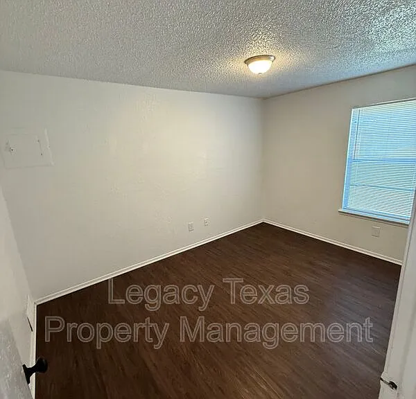 1715 Short St #D — Photo 8