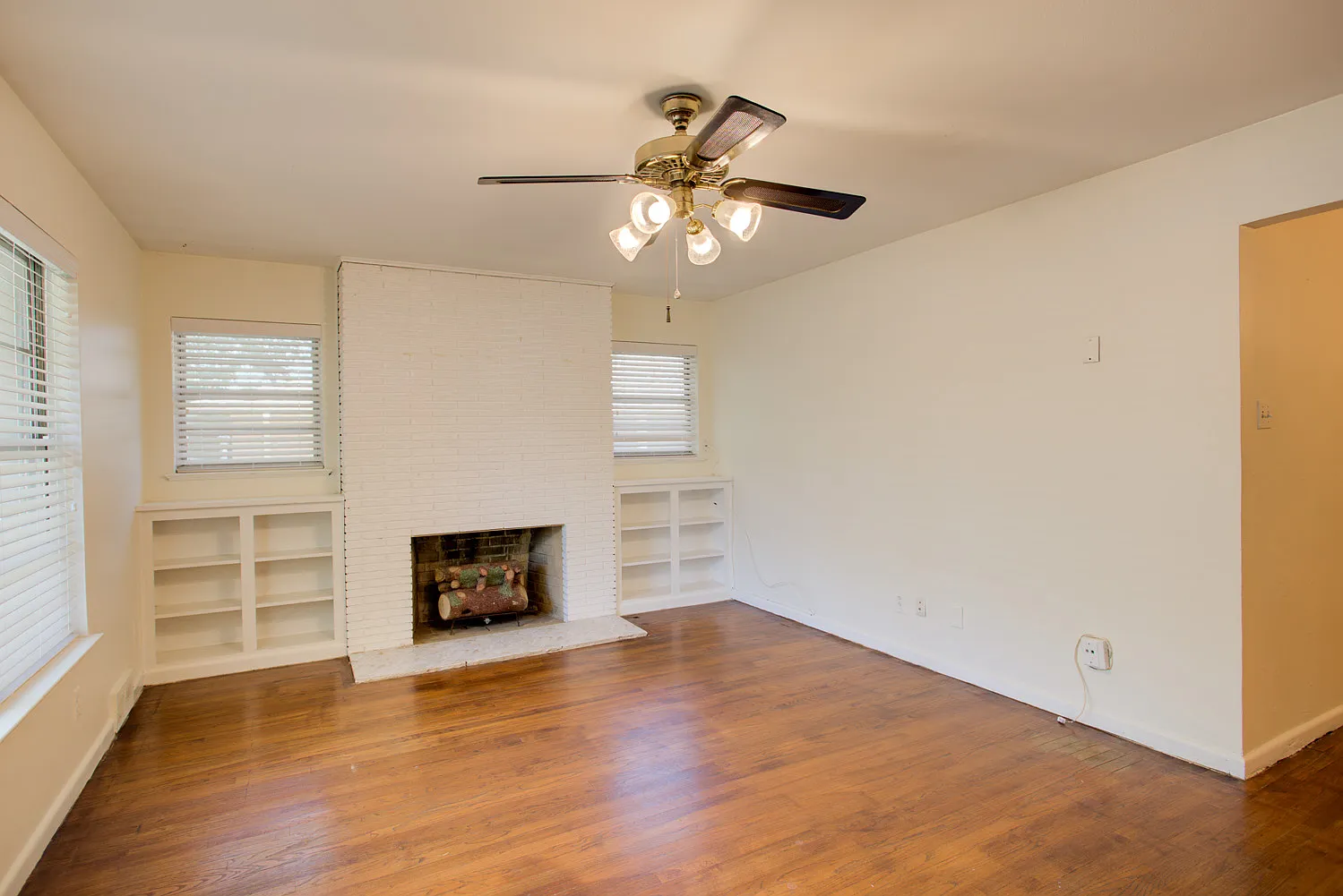 2 bed, 1100 sqft, $1,875 — Photo 2