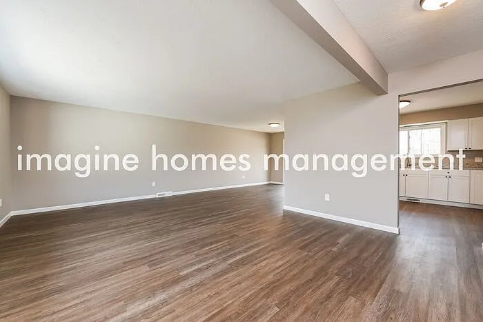 15614 Creekwood Ln — Photo 3