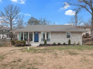 1351 Samoa Dr, Saint Louis, MO 63126