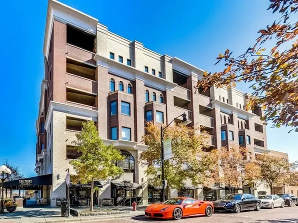 110 S Marion St Unit 201, Oak Park, IL 60302