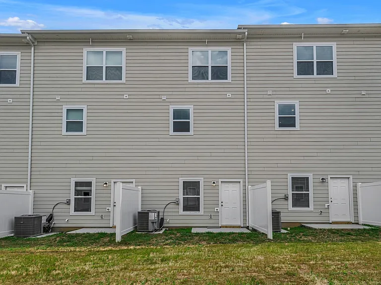 701 Taylor Dr #1 — Photo 6