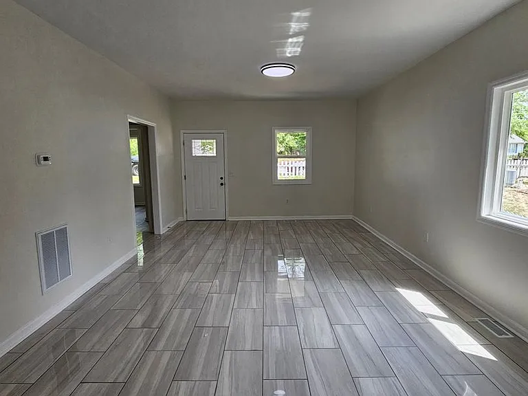 274 Bledsoe Dr — Photo 3