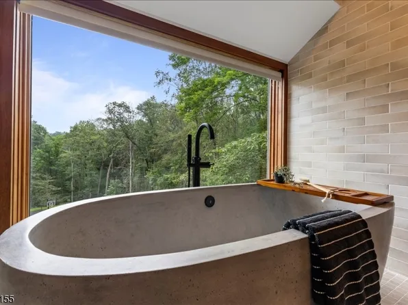 101 Rippling Brook Way, Bernardsville Boro, NJ 07924