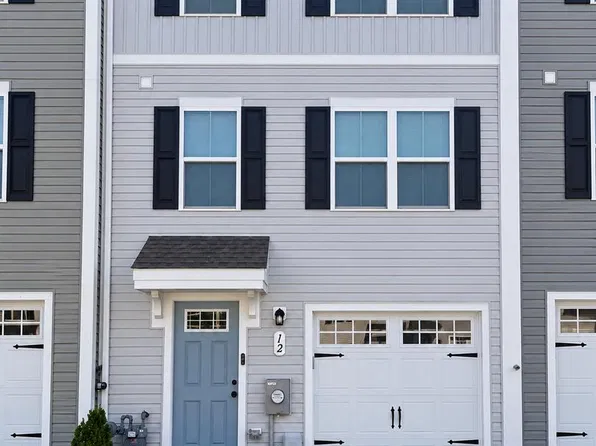 12 L Wendowski St, Edgewater Park, NJ 08010