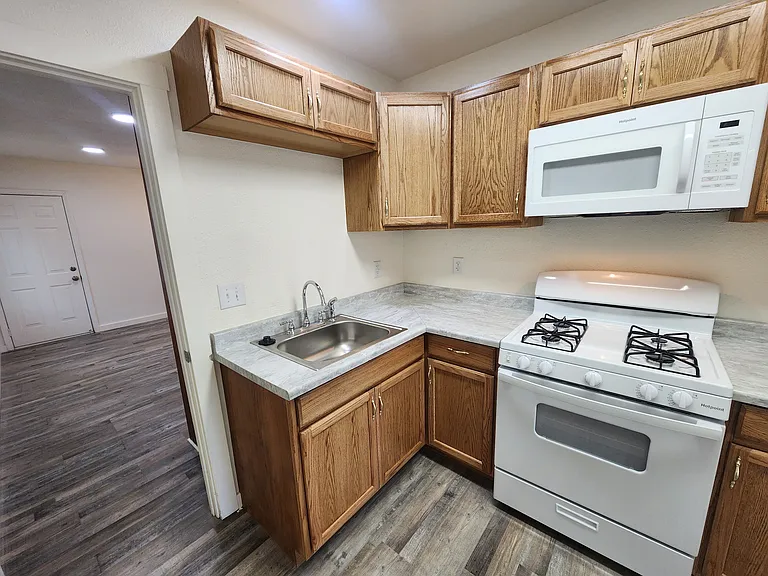 211 N Park St — Photo 10