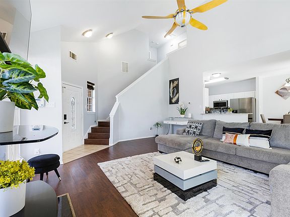 3rd image of 1031 Park Ave