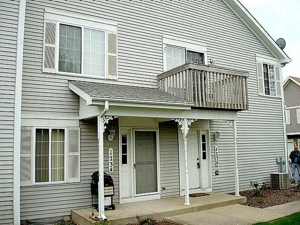 1236 Sandhurst Ln, South Elgin, IL 60177