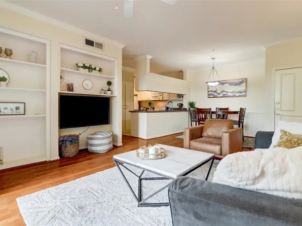 2100 Welch St APT C201, Houston, TX 77019